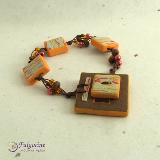 Retro macrame bracelet by Cate van Alphen